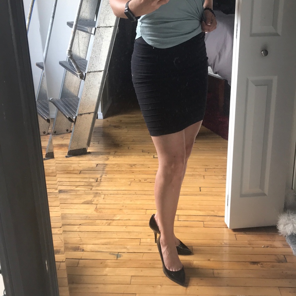 Bebe Black Skirt (m/l, size 4-8 stretch)